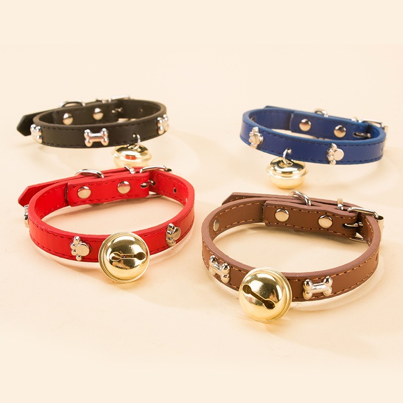 Elegant Breathable Pet Collar with Alloy Paw Print